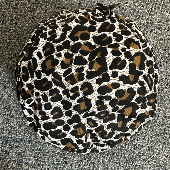 NWT: Leopard bucket hat - Picture 2 of 5